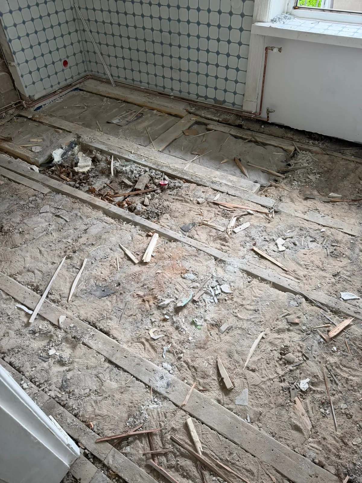 Dielenboden verlegen – Eiche Massivholzdiele geräuchert – Vorher-Bild KSB Hamburg