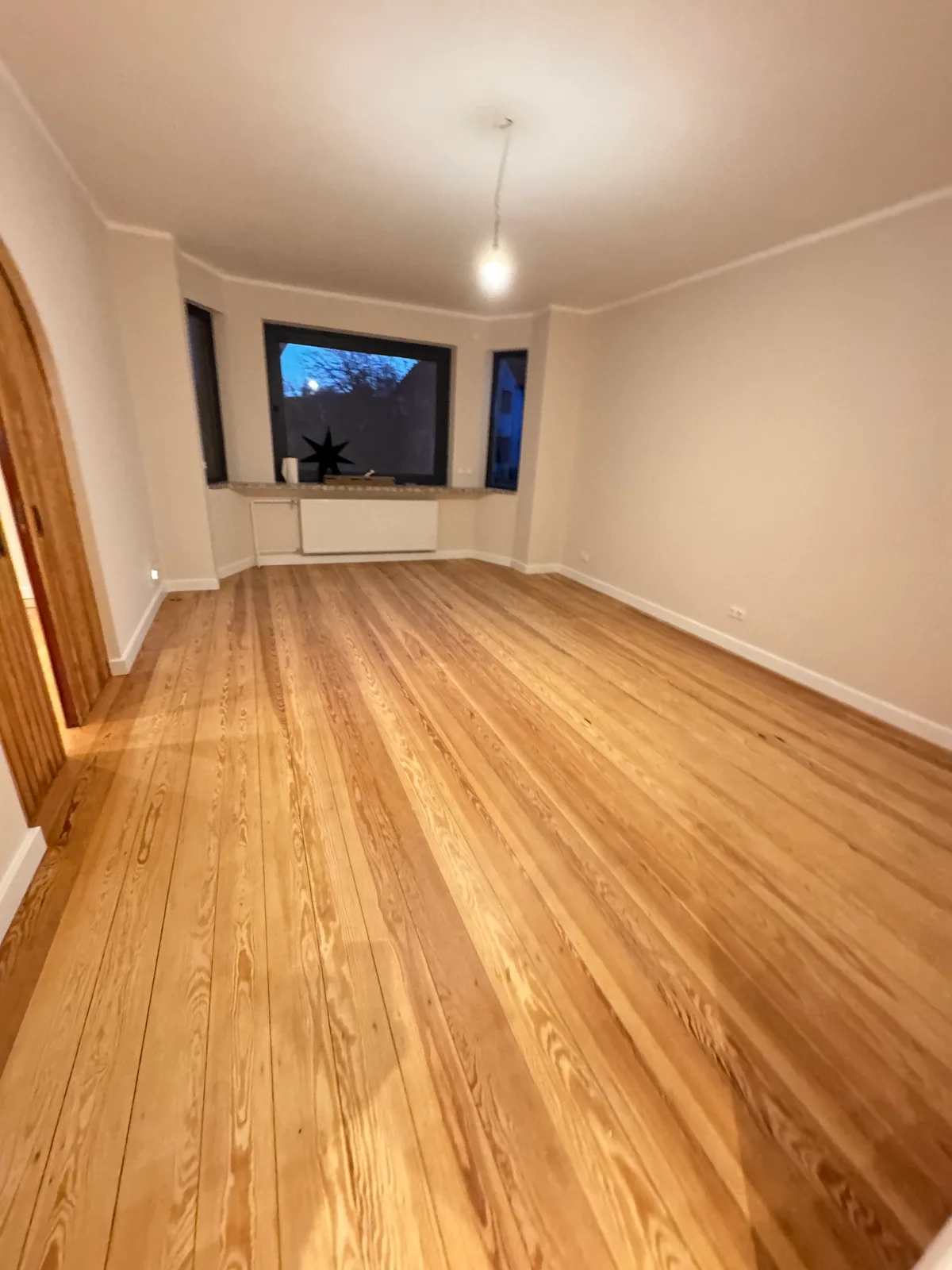 Dielenboden schleifen Bahrenfeld – Altbau-Dielen ölen – Vorher-Bild KSB Hamburg